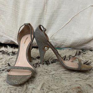 Nicholas Kirkwood Ankle strap heel sandal with pearl - size 7.5